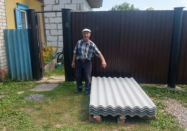 Патриаршая гуманитарная миссия и белгородское сестричество передали 1 500 листов шифера для восстановления поврежденных домов