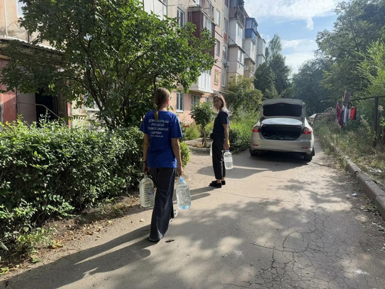 За один месяц Патриаршая гуманитарная миссия доставила в Донбасс 14 тонн питьевой воды