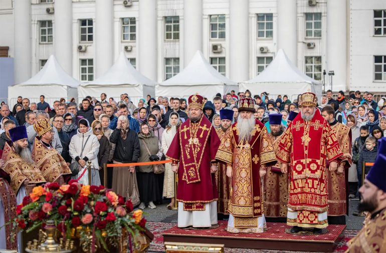 Совершена первая служба на месте уничтоженного Троицкого собора Ульяновска