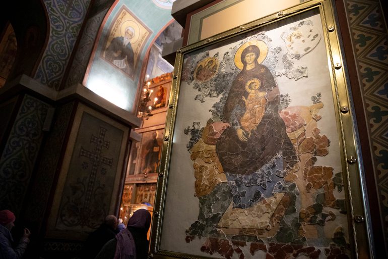 300 лет она существовала лишь в виде фрагментов: Софийскому собору Новгорода передали восстановленную фреску XV века