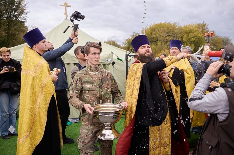 Россия и Беларусь объединились на масштабном фестивале казачества в Москве: центральным духовным событием стало освящение Походного храма