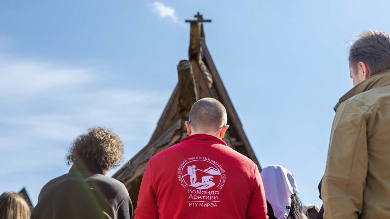Растет число российских студентов, желающих потрудиться в Николо-Сольбинском монастыре