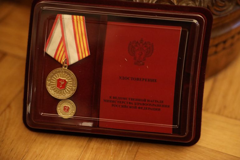 Настоятельницу Николо-Сольбинского монастыря наградили медалью Минздрава России: при обители действует медцентр, в котором помогают селянам