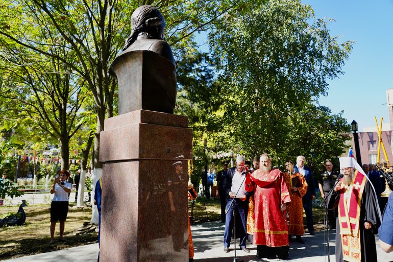 В Астрахани и Воронеже открыли памятники святому адмиралу Федору Ушакову