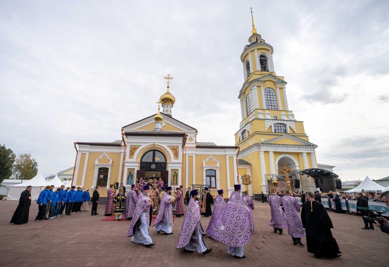 Патриарх Кирилл освятил восстановленный храм и заложил еще один в древнем монастыре Суздаля