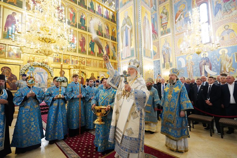 В возрождаемом монастыре Астрахани патриарх Кирилл освятил Благовещенский храм