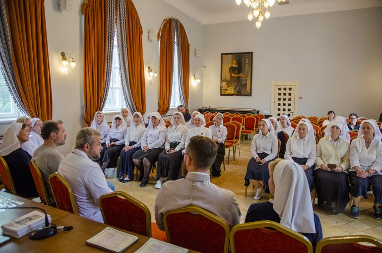 Брянские сестры милосердия прошли стажировку в больнице святителя Алексия в Москве
