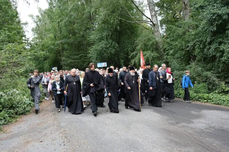 1 800 человек прошли крестным ходом в Калининградской митрополии в честь праздника Успения Пресвятой Богородицы