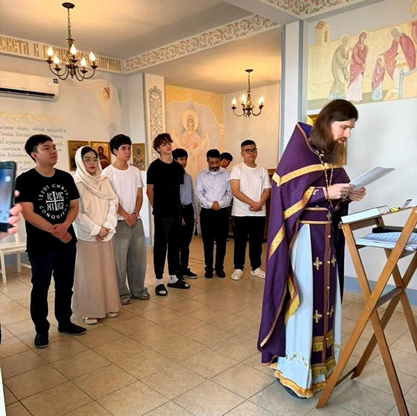 На Крестовоздвижение на Филиппинах в православие крестили четырех человек, а во Вьетнаме шестеро прошли оглашение