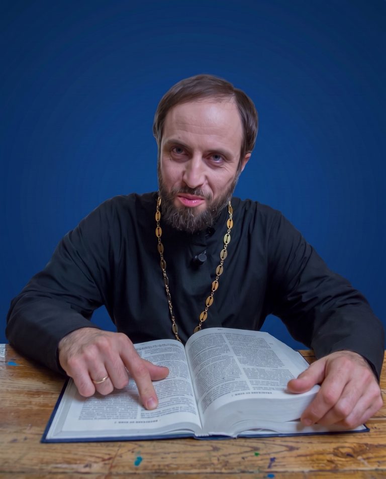 священник Стефан Домусчи
