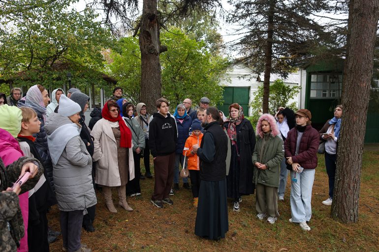 Монастырь, приютивший партизан, и храм, в котором перевязывали ополченцев: фоторепортаж с мест ожесточенных боев в 1941-м