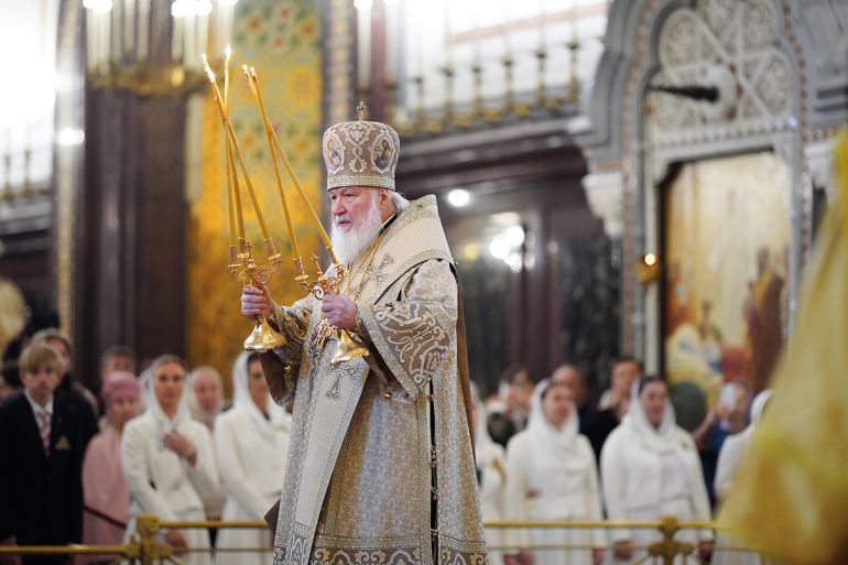 Патриарх Кирилл совершил Литургию с переводом на русский жестовый язык