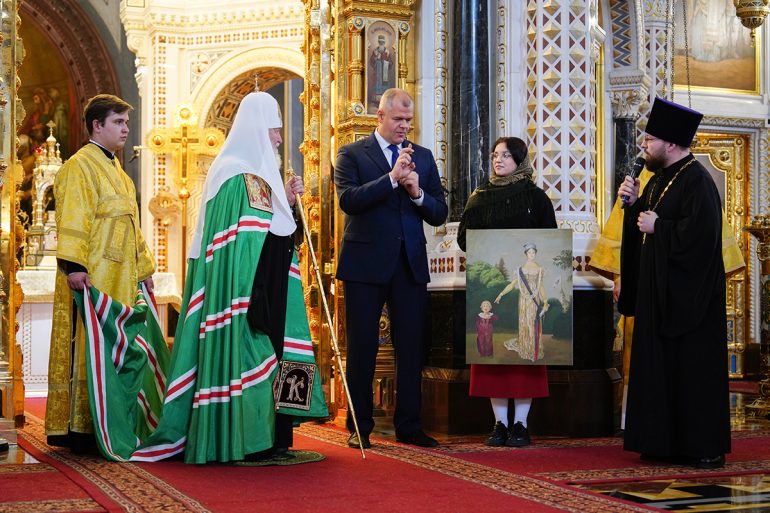 Патриарх Кирилл совершил Литургию с переводом на русский жестовый язык