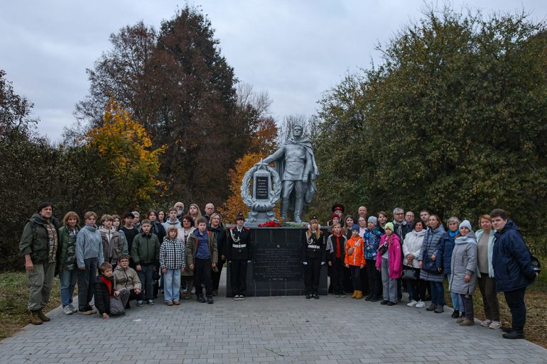Монастырь, приютивший партизан, и храм, в котором перевязывали ополченцев: фоторепортаж с мест ожесточенных боев в 1941-м