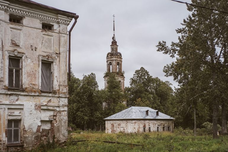 Место, куда люди возвращаются: в заброшенном храме в Костромской области совершили Литургию