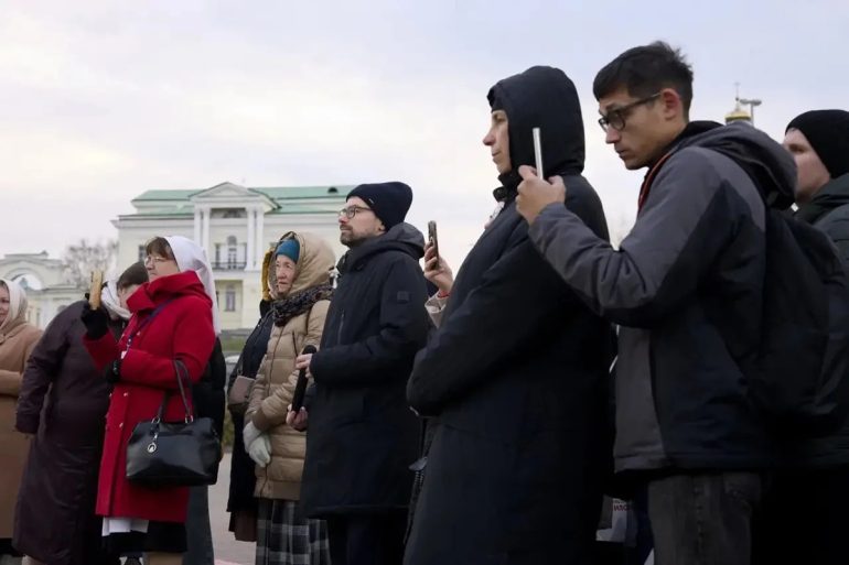 Фотовыставку о помощи Церкви нуждающимся открыли в Екатеринбурге