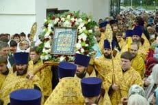 В Белгородской митрополии торжественно встретили Курскую-Коренную икону Божией Матери