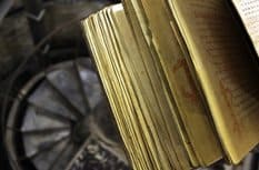 Слесарь-сантехник нашел при обследовании коммуникаций Дома Пашкова Евангелие XII века