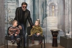 Борис Гребенщиков принял участие в благотворительной фотосессии с детьми с синдромом Дауна