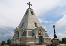 Поклонный крест в память о героях Крымской войны установили в Севастополе