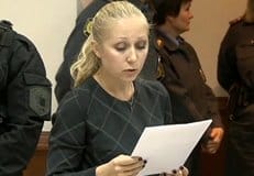 Новый адвокат Толоконниковой просит об отсрочке в исполнении наказания