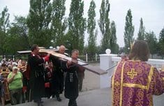 В Невинномысск возвращен крест, оскверненный вандалом в марте этого года