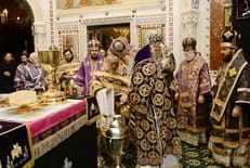Патриарх Кирилл совершил чин освящения мира