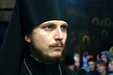 Иеромонах Димитрий (Першин) предложил раздавать цветные ленточки в дни православных праздников