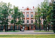 Петербургский университет не будет сокращать бюджетные места филфака