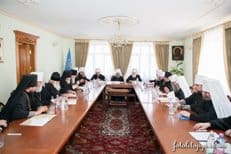 Священный Синод Украинской Церкви призвал власть не допустить вражды по религиозному признаку