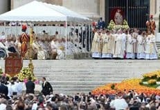 Римско-Католическая Церковь канонизировала сразу двух понтификов