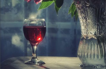 Почему священники пьют вино?