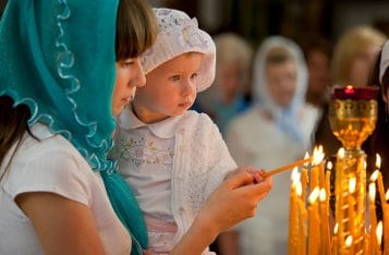 Почему православные крестятся справа налево, а католики слева направо?