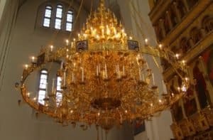Зачем иконы украшают золотом?